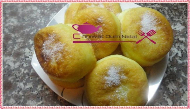 donuts, beignet, chhiwate, cuisine oum nidal, cuisine marocaine, recette, plats sucrée, sucree, gateau, شهيوات مغربية, أم نضال, دونات, بينيي, اسفنج, حلويات, معجنات حلوة, أطباق حلوة, وصفة