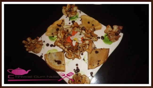 crepe sans beurre, chhiwate, chocolat, crepe, crepe chocolat, crepe chocolat banane, cuisine marocaine, cuisine oum nidal, cuisineoumnidal, facile, gateau, om nidal, recette, recette facile, sucree, أطباق حلوة, أم نضال, ام نضال, حلويات, رغيفات حلوة, شهيوات, شهيوات مغربية, فطائر حلوة, كريب, كريب الشوكولا و الموز, مطبخ أم نضال, كريب بدون زبدة, وصفات, وصفة, صريرات الكريب بالشوكولا و الموز, كميمسات الكريب, وريدات الكريب, وصفة سهلة