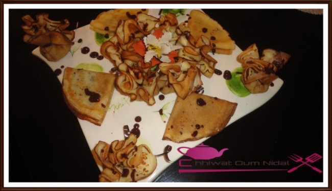 crepe sans beurre, chhiwate, chocolat, crepe, crepe chocolat, crepe chocolat banane, cuisine marocaine, cuisine oum nidal, cuisineoumnidal, facile, gateau, om nidal, recette, recette facile, sucree, أطباق حلوة, أم نضال, ام نضال, حلويات, رغيفات حلوة, شهيوات, شهيوات مغربية, فطائر حلوة, كريب, كريب الشوكولا و الموز, مطبخ أم نضال, كريب بدون زبدة, وصفات, وصفة, صريرات الكريب بالشوكولا و الموز, كميمسات الكريب, وريدات الكريب, وصفة سهلة