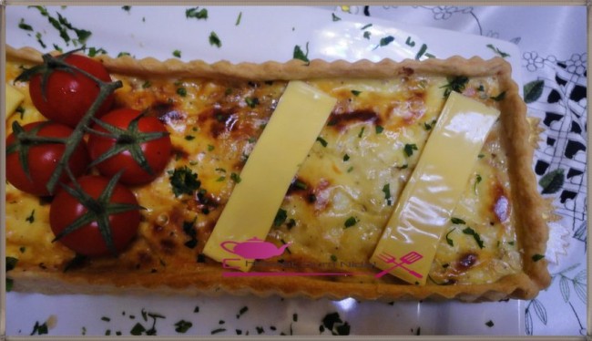 quiche oignons, tarte salée, salee, recette facile, recette rapide, cuisine oum nidal, cuisine marocaine, om nidal, chhiwate, كيش بالبصر, كيش سهل, وصفات سهلة, وصفات سريعة, أم نضال, شهيوات مغربية, 