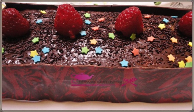 anniversaire, bonne année, buche, cacao, cake, cake roulee, chocolat, creme, creme pistache, cuisine, cuisine marocaine, cuisine oum nidal, cuisineoumnidal, fete, gateau, génoise, nouvelle année, oum nidal, recette, sucree, أطباق حلوة, أم نضال, جنواز, جينواز, حلوى, حلويات, رأس السنة, رولي, شهيوات, شهيوات مغربية, شوكولا, عيد ميلاد, كاطو, كاكاو, كريم البيستاش, كريما, كريمة, كيك مزين, كيك ملفوف, مطبخ, مطبخ أم نضال, مناسبات, وصفة, كيك طبقات بكريم البيستاش