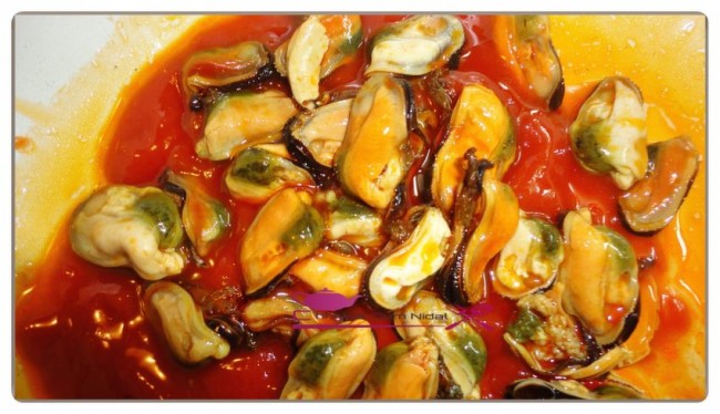 chhiwate, cuisine, cuisine marocaine, cuisine oum nidal, cuisineoumnidal, oum nidal, pate nouilles aux moules, recette, recette facile, sauce tomate, nouilles aux moules, أطباق مالحة, أم نضال, صلصة الطماطم, ام نضال, شهيوات, شهيوات مغربية, معجنات النويي ببوزروك, مطبخ, مطبخ أم نضال, معجنات ببلح البحر, وصفة, وصفة سهلة, وصفة عشاء