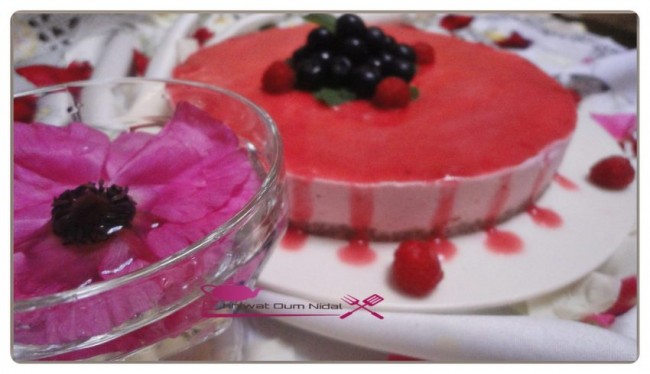 cheese cake fruits rouge, cheesecake myrtille, chhiwate, creme, crème frmage, cuisine marocaine, cuisine oum nidal, gateau, plats sucrée, recette, recette facile, tarte, أطباق حلوة, أم نضال, تشيز كيك الفواكه الحمراء, تشيز كيك, حلويات, شهيوات مغربية, طارت, كاطو, محليات, وصفات باردة, وصفات