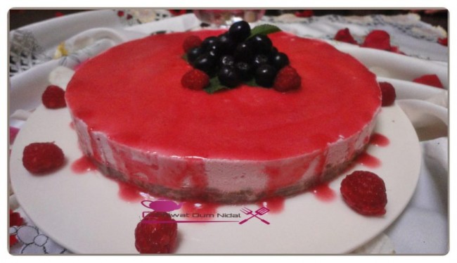 cheese cake fruits rouge, cheesecake myrtille, chhiwate, creme, crème frmage, cuisine marocaine, cuisine oum nidal, gateau, plats sucrée, recette, recette facile, tarte, أطباق حلوة, أم نضال, تشيز كيك الفواكه الحمراء, تشيز كيك, حلويات, شهيوات مغربية, طارت, كاطو, محليات, وصفات باردة, وصفات