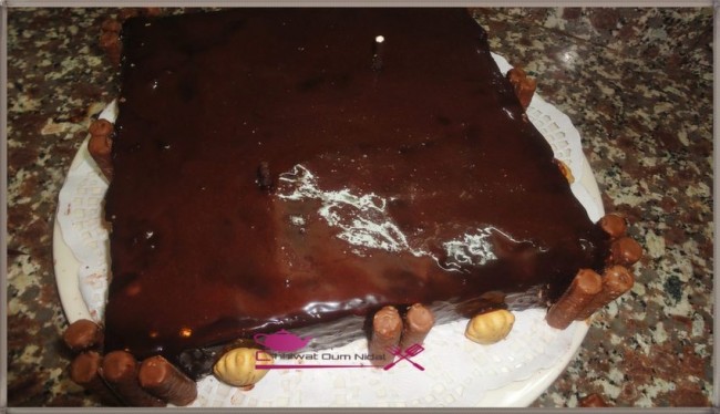 anniversaire, chhiwate, couche croquante, fete mariage, cuisine marocaine, cuisine oum nidal, gateau, gateau anniversaire, gateau chocolat et vanille, gateau glacé, gateau chocolat, gateaux fetes, gateau praliné noisette, glacage chocolat, génoise, om nidal, recette, sucree, أطباق حلوة, أم نضال, الجينواز, ام نضال, كاطو كلاصي بالشوكولا و براليني النوازيت, حلوى, حلوى المناسبات, حلوى عيد الميلاد, حلويات, حلويات العيد, شهيوات, شهيوات مغربية, طارت, طارت كلاصي, طبقة مقرمشة, عيد ميلاد, كاطو, كاطو المناسبات, كاطو عيد الميلاد, كاطو كلاصي بالشوكولا, كلاصاج الشوكولا, مطبخ أم نضال, مناسبات