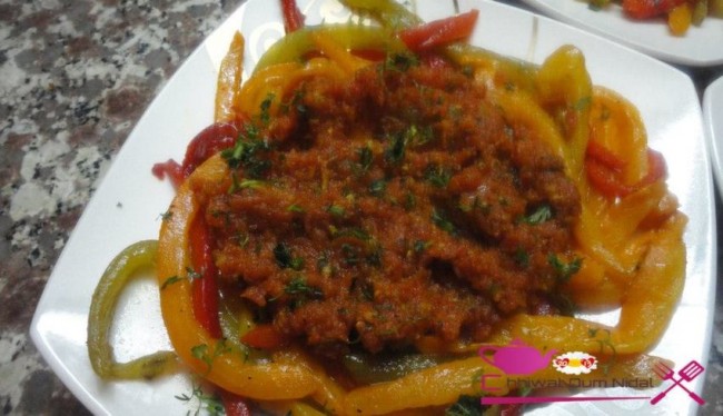 salade tomate et poivron, salade marocaine, tektouka, chhiwate, cuisine, cuisine oum nidal, cuisineoumnidal, oum nidal, recette, salade, أم نضال, ام نضال, سلطة الطماطم و الفلفل المشوية, سلطة, سلطة الطماطم و الفلفل المشوية, التكتوكة, شهيوات, شهيوات مغربية, سلطات متنوعة, سلطة مغربية, مطبخ, مطبخ أم نضال, مقبلات, وصفة