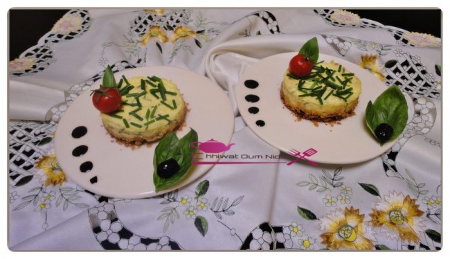 cheesecake salé, cheese cake, chhiwate, creme, plats poisson, cheese cake saumon et ciboulette, cuisine marocaine, cuisine oum nidal, cuisineoumnidal, om nidal, cake, tarte, recette, plats salés, أطباق مالحة, أم نضال, ام نضال, حلوى, حلويات, شهيوات, شهيوات مغربية, تشيز كيك مالح, تشيز كيك يالسومون و السيبوليت, كيك, أطباق السمك, مملحات, بيسكوي مالح, كريم الجبن, مطبخ أم نضال