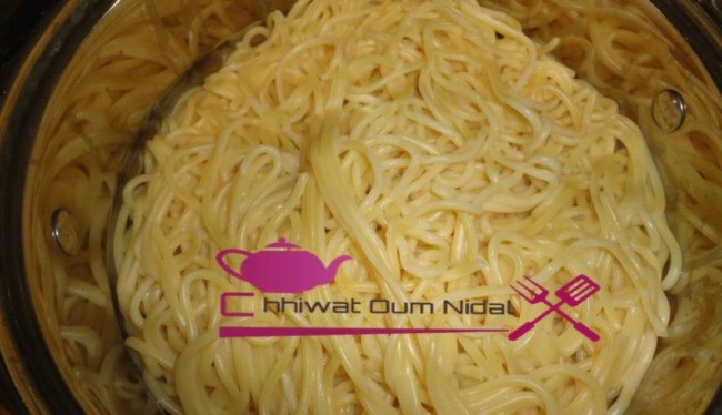 chhiwate, cuisine, cuisine marocaine, cuisine oum nidal, cuisineoumnidal, oum nidal, pate spaghetti, recette, recette facile, sauce tomate, spaghetti sauce tomate, spaghetti viandes hachées, أطباق مالحة, أم نضال, ام نضال, سباغيتي, سباكيتي بالكفتة, سباكيتي بصلصة الطماطم, سباكيتي بصلصة الطماطم, شهيوات, شهيوات مغربية, صلصة الطماطم, مطبخ, مطبخ أم نضال, معجنات السباكيتي, وصفة, وصفة سهلة, وصفة عشاء