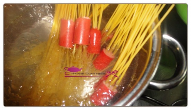 chhiwate, cuisine, cuisine marocaine, cuisine oum nidal, cuisineoumnidal, oum nidal, pate spaghetti, recette, recette facile, sauce tomate, spaghetti hot dog, spaghetti strasbourg, spaghetti sauce tomate, أطباق مالحة, أم نضال, صلصة الطماطم, ام نضال, شهيوات, شهيوات مغربية, معجنات السباكيتي, سباغيتي, سباكيتي بالهوت دوك, سباكيتي بالستراسبورغ, سباكيتي بصلصة الطماطم, مطبخ, مطبخ أم نضال, وصفة, وصفة سهلة, وصفة عشاء