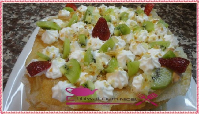 9atayef aux fruits et crème chantilly, chhiwate, fruits, cuisine marocaine, cuisine oum nidal, gateau, dessert, om nidal, plats sucrée, recette, recette facile, أطباق حلوة, أم نضال, ام نضال, قطايف بالفواكه و كريم الشانتيي, حلويات, محليات, شهيوات, شهيوات مغربية, كاطو, ورقة البسطيلة, فواكه, مطبخ أم نضال, وصفات سهلة