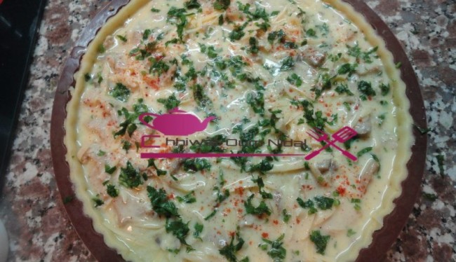 chhiwate, cuisine marocaine, cuisine oum nidal, om nidal, quiche oignons, recette facile, recette rapide, salée, tarte salée, أم نضال, شهيوات مغربية, كيش بالبصل, كيش سهل, وصفات سريعة, وصفات سهلة