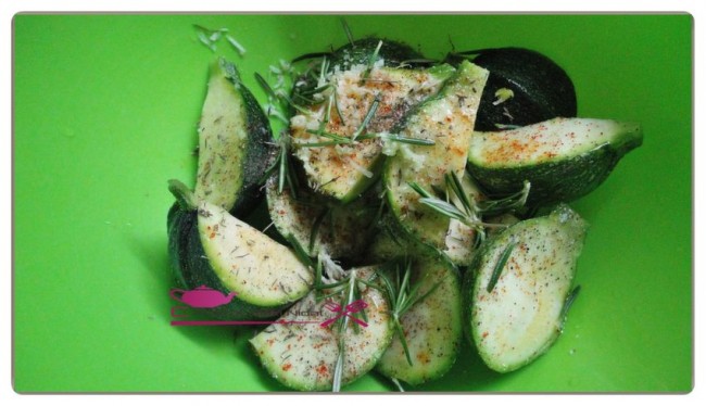 courgette aux herbes, courgette au four, chhiwate, cuisine, cuisine oum nidal, cuisineoumnidal, oum nidal, recette, entré, salade, أم نضال, ام نضال, القرع الاخضر بالاعشاب المنسمة, القرع الاخضر بالازير, القرع الاخضر في الفرن, شهيوات, شهيوات مغربية, وصفات كراتان, كراتان الدنجال, مطبخ, مطبخ أم نضال, مقبلات, وصفة