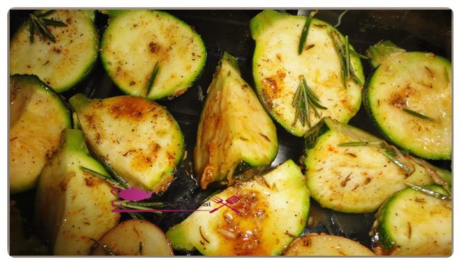 courgette aux herbes, courgette au four, chhiwate, cuisine, cuisine oum nidal, cuisineoumnidal, oum nidal, recette, entré, salade, أم نضال, ام نضال, القرع الاخضر بالاعشاب المنسمة, القرع الاخضر بالازير, القرع الاخضر في الفرن, شهيوات, شهيوات مغربية, وصفات كراتان, كراتان الدنجال, مطبخ, مطبخ أم نضال, مقبلات, وصفة