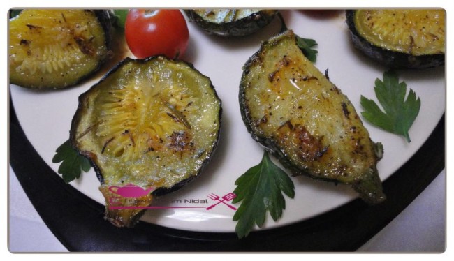 courgette aux herbes, courgette au four, chhiwate, cuisine, cuisine oum nidal, cuisineoumnidal, oum nidal, recette, entré, salade, أم نضال, ام نضال, القرع الاخضر بالاعشاب المنسمة, القرع الاخضر بالازير, القرع الاخضر في الفرن, شهيوات, شهيوات مغربية, وصفات كراتان, كراتان الدنجال, مطبخ, مطبخ أم نضال, مقبلات, وصفة