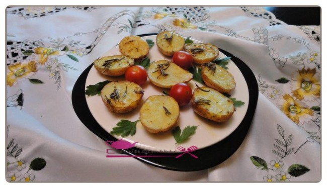 pomme de terre aux herbes, pomme de terre au four, chhiwate, cuisine, cuisine oum nidal, cuisineoumnidal, oum nidal, recette, entré, salade, أم نضال, ام نضال, البطاطس بالاعشاب المنسمة, البطاطس بالازير, البطاطس في الفرن, البطاطس بالزعيترة, شهيوات, شهيوات مغربية, وصفات كراتان, مطبخ, مطبخ أم نضال, مقبلات, وصفة