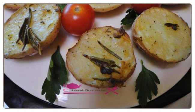 pomme de terre aux herbes, pomme de terre au four, chhiwate, cuisine, cuisine oum nidal, cuisineoumnidal, oum nidal, recette, entré, salade, أم نضال, ام نضال, البطاطس بالاعشاب المنسمة, البطاطس بالازير, البطاطس في الفرن, البطاطس بالزعيترة, شهيوات, شهيوات مغربية, وصفات كراتان, مطبخ, مطبخ أم نضال, مقبلات, وصفة