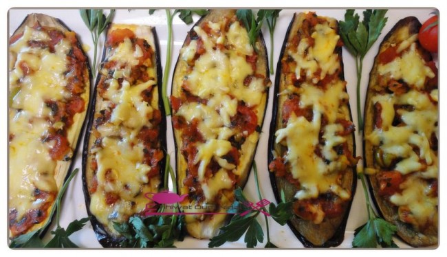 pizza aubergine au sauce tomate, gratin aubergine, chhiwate, cuisine, cuisine oum nidal, cuisineoumnidal, oum nidal, recette, entré, salade, أم نضال, ام نضال, كراتان الباذنجان, بيتزا الباذنجان, كراتان الباذنجان بصلصة الطماطم, شهيوات, شهيوات مغربية, وصفات كراتان, كراتان الدنجال, مطبخ, مطبخ أم نضال, مقبلات, وصفة