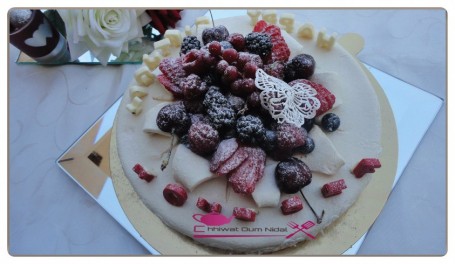 gateau glacé pate amande et fruits rouge (10)