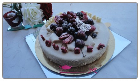 gateau glacé pate amande et fruits rouge (9)