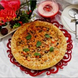 بيتزا فواكه البحر بالصلصة البيضاء و عجين سميك محشو بالجبن ( pâte à pizza épaisse)