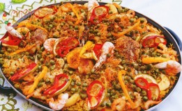 بايلا الاكلة الاسبانية الشهيرة بالدجاج و فواكه البحر بطريقة سهلة و لذيذة/Paella